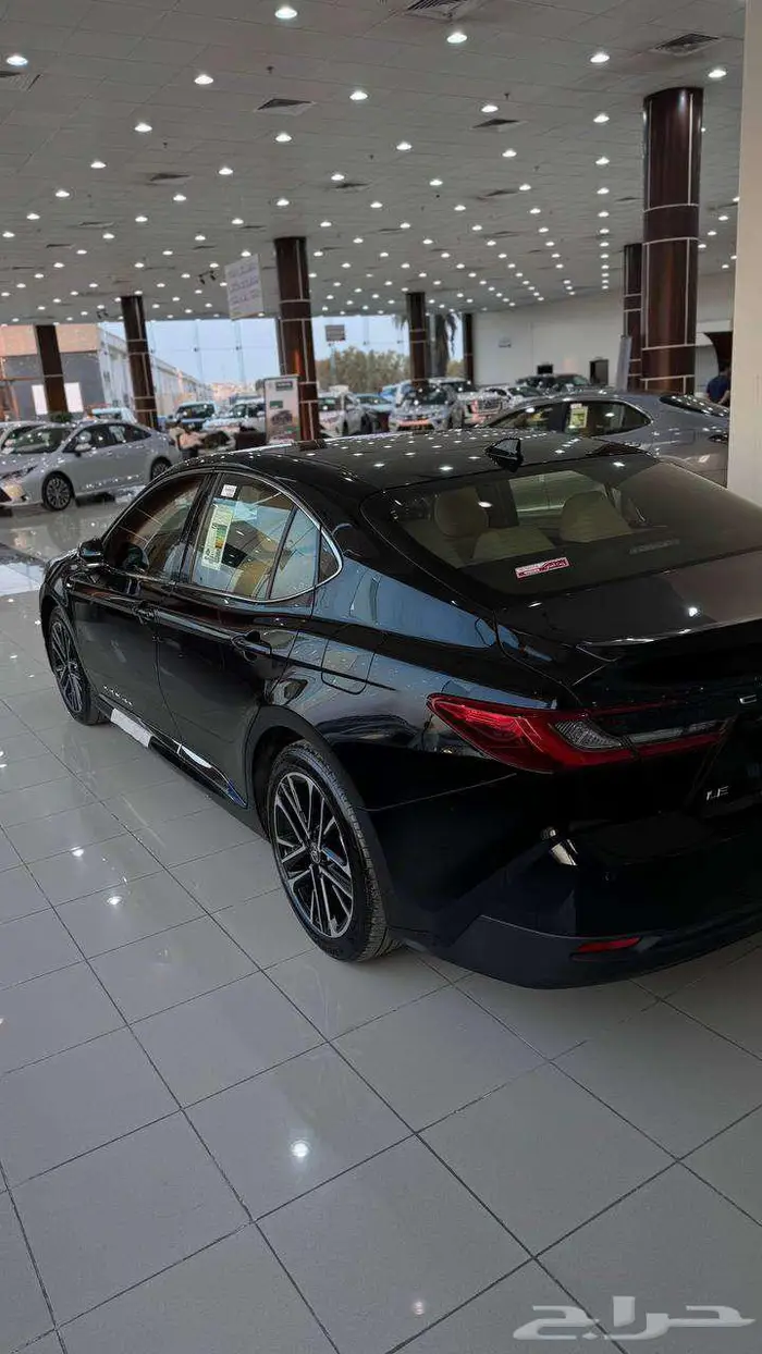تويوتا كامري LE هايبرد 2025 لون اسود 10