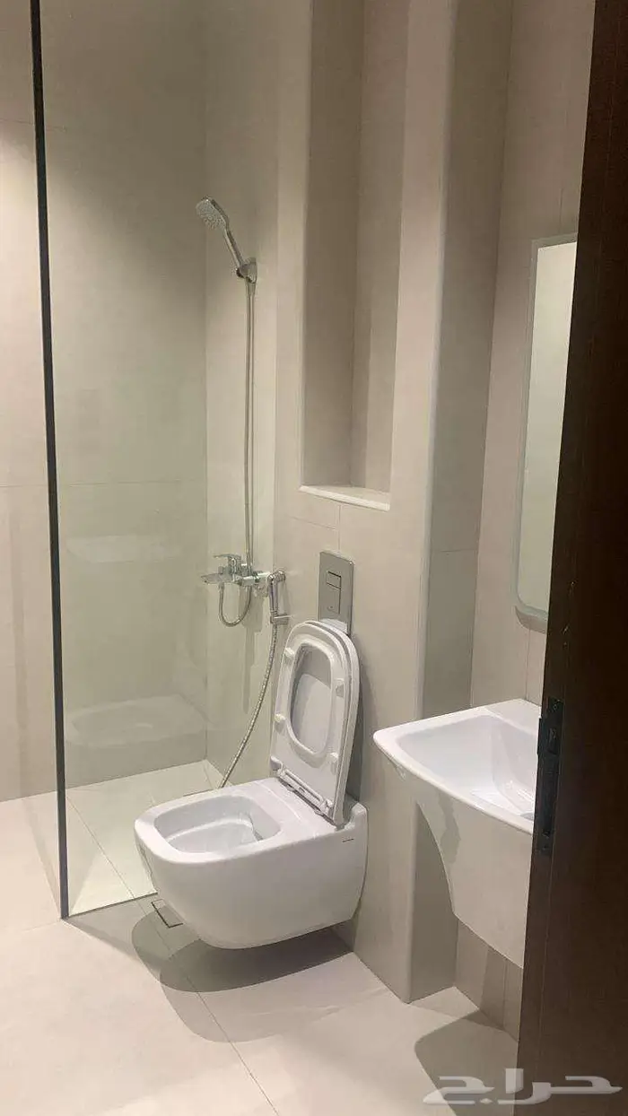 شقه للإيجار حي النهضة 8