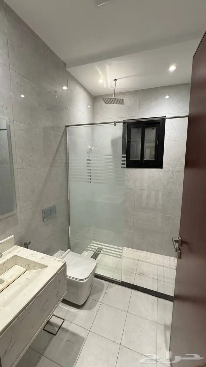 شقه تمليك في جده حي الصفا 3 غرف مدخلين الدور الرابع 12