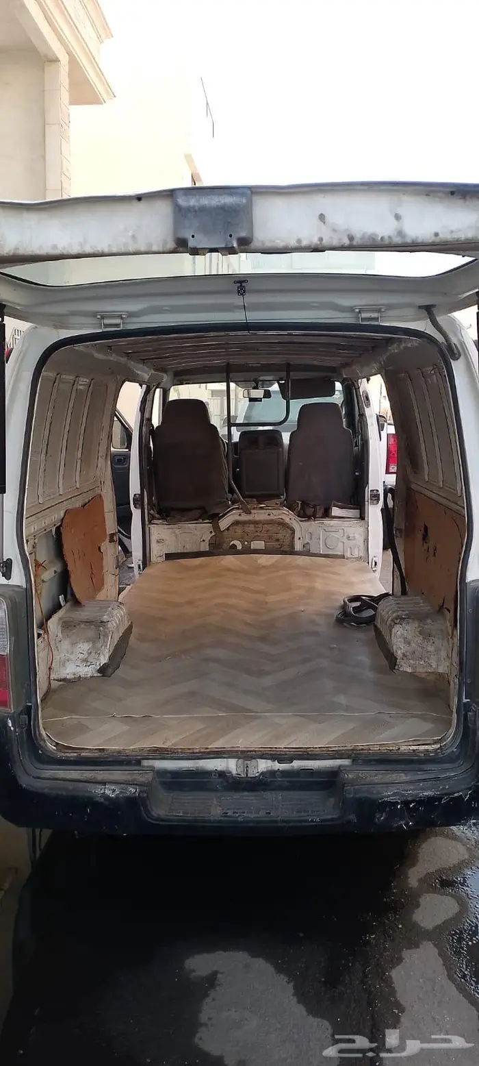 سيارة فان نيسان نظييفة 1