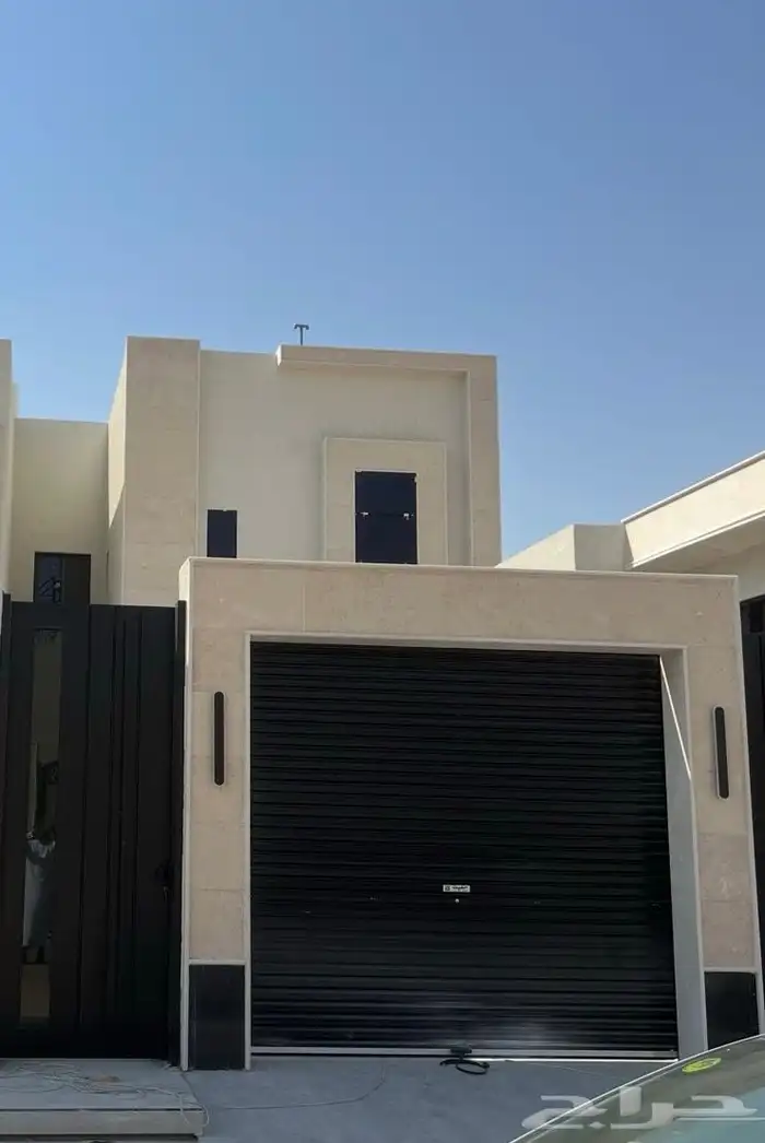 للبيع فيلا فاخرة في حي الملك فهد 0