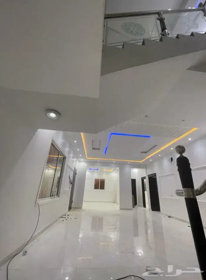 للبيع فيلا مع شقتين حي القادسية 12