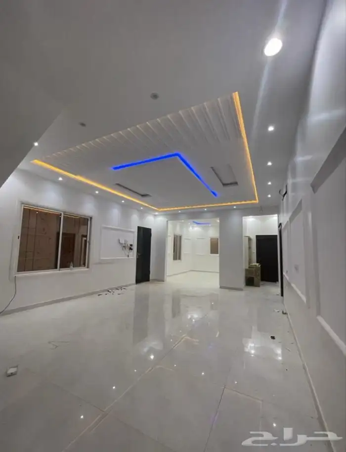 للبيع فيلا مع شقتين حي القادسية 4