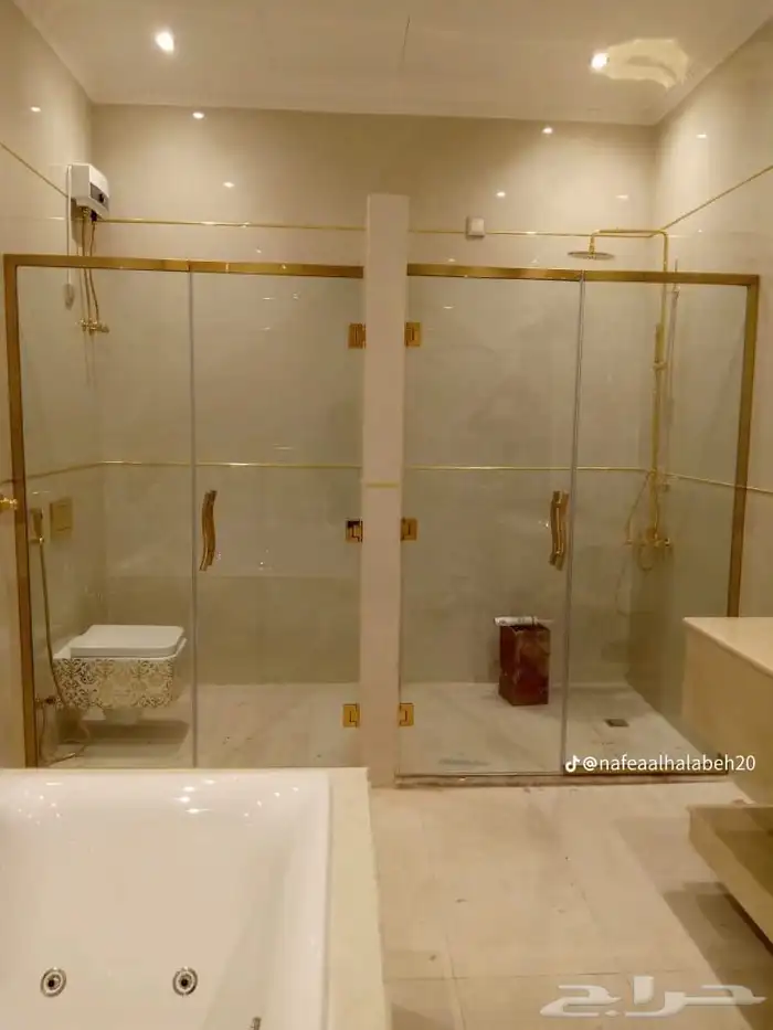 دربزين زجاج12 ملي .مكاتب زجاج .واجهات محلات شاورات دورت مياة 13