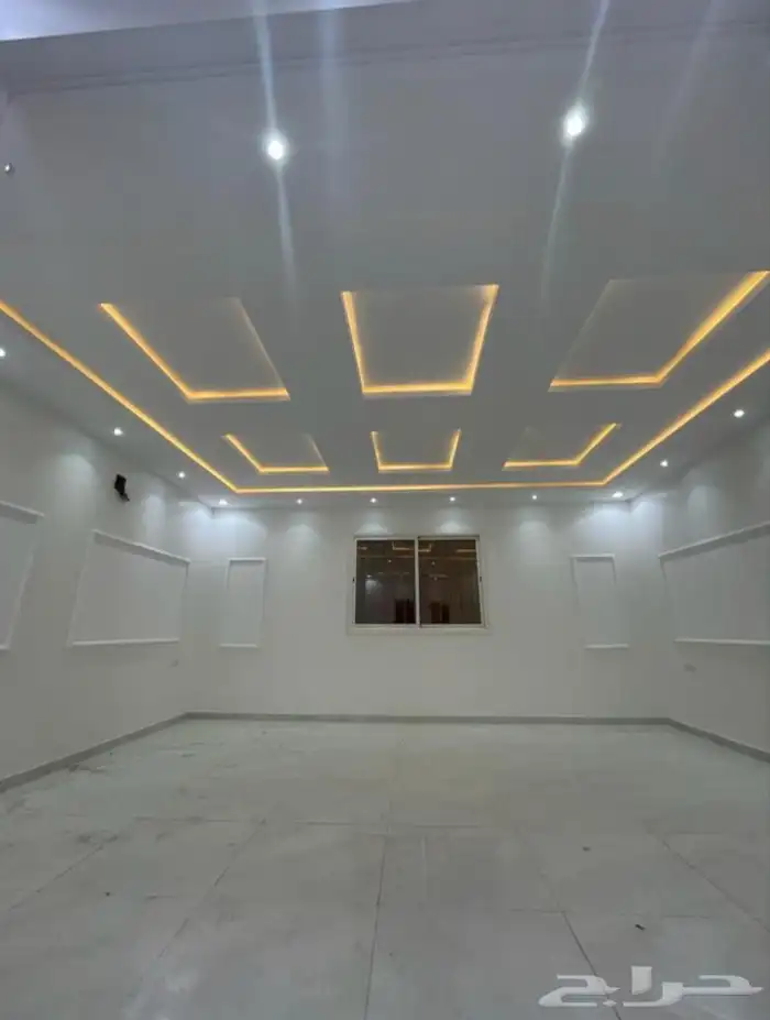 للبيع فيلا مع شقتين حي القادسية 2