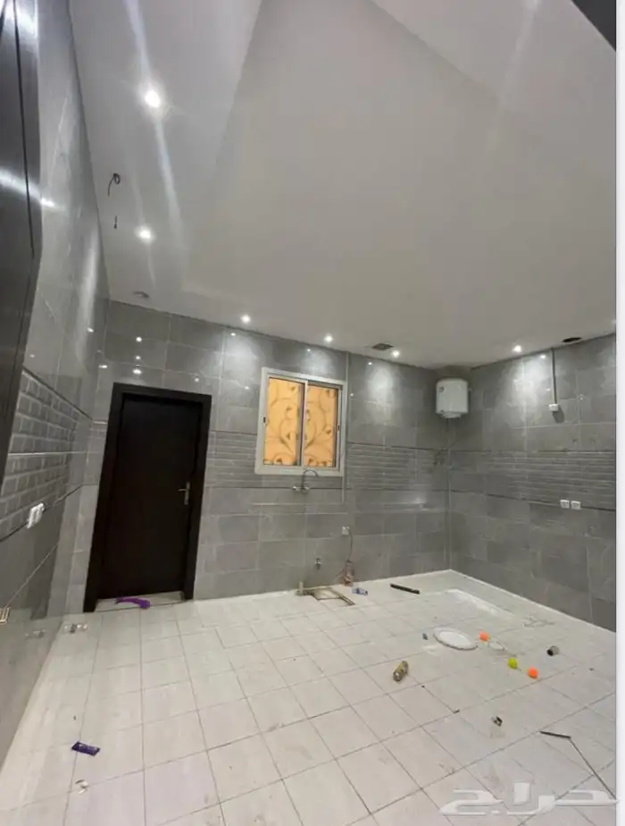 للبيع فيلا مع شقتين حي القادسية 5