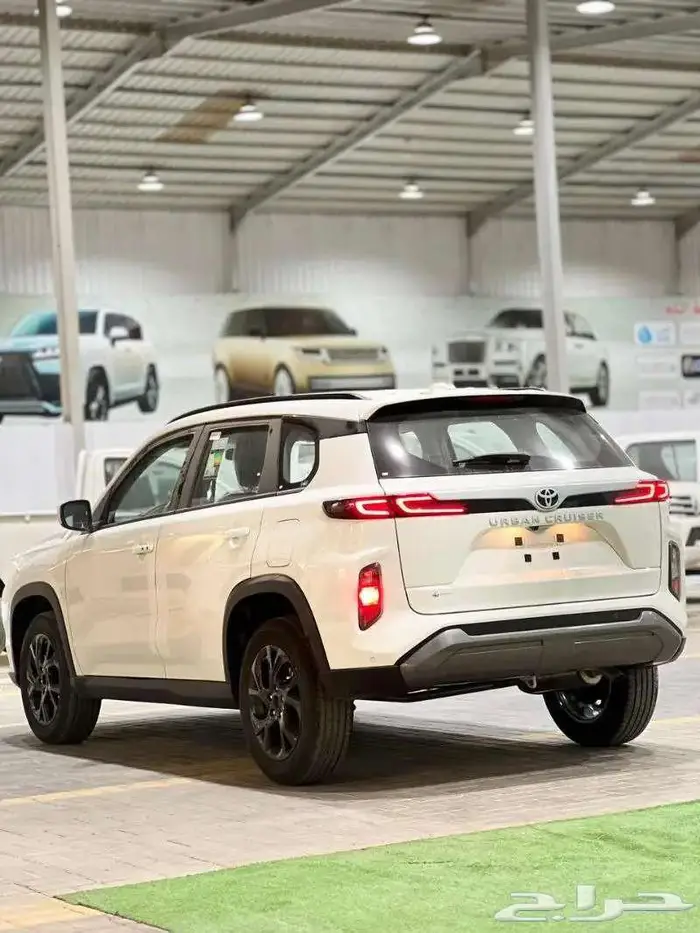 تويوتا أوربان كروز GL استاندر و GLX فل كامل موديل 2026 12