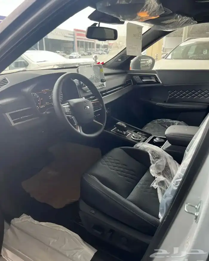 ميتسوبيشي اوتلاندر 2025 بلاك ايدشن فل كامل 8