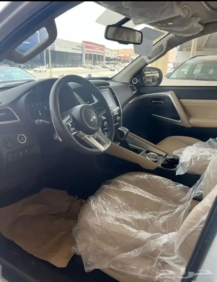 ميتسوبيشي مونتيرو 2025 نص فل وفل بنزين 5