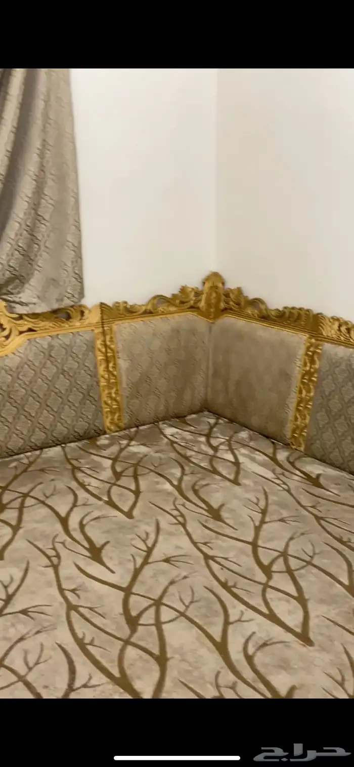 كنب خشب ارضي 4  5 شبه جديد مع ستاره بنسب لستار محتاجه تثبيت 2