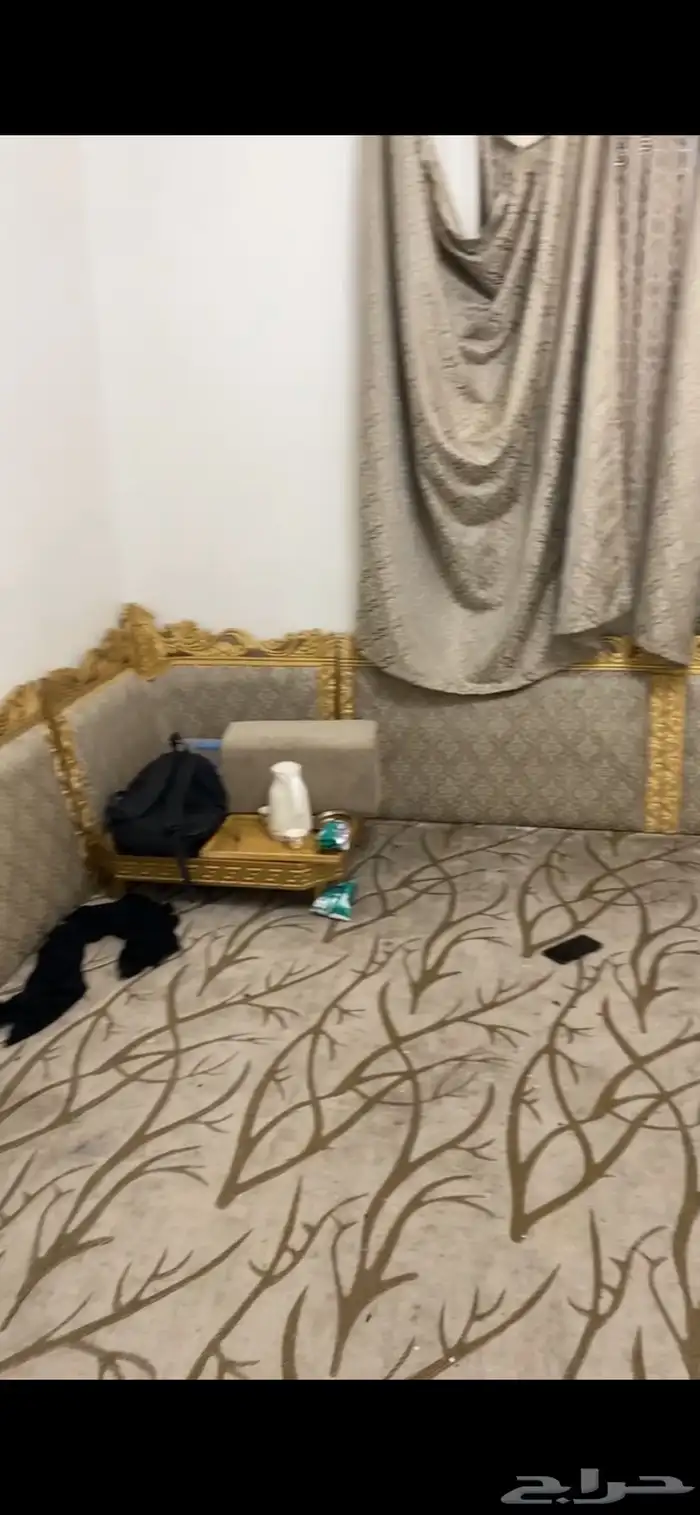 كنب خشب ارضي 4  5 شبه جديد مع ستاره بنسب لستار محتاجه تثبيت 0