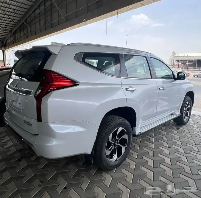 ميتسوبيشي مونتيرو 2025 نص فل وفل بنزين 3