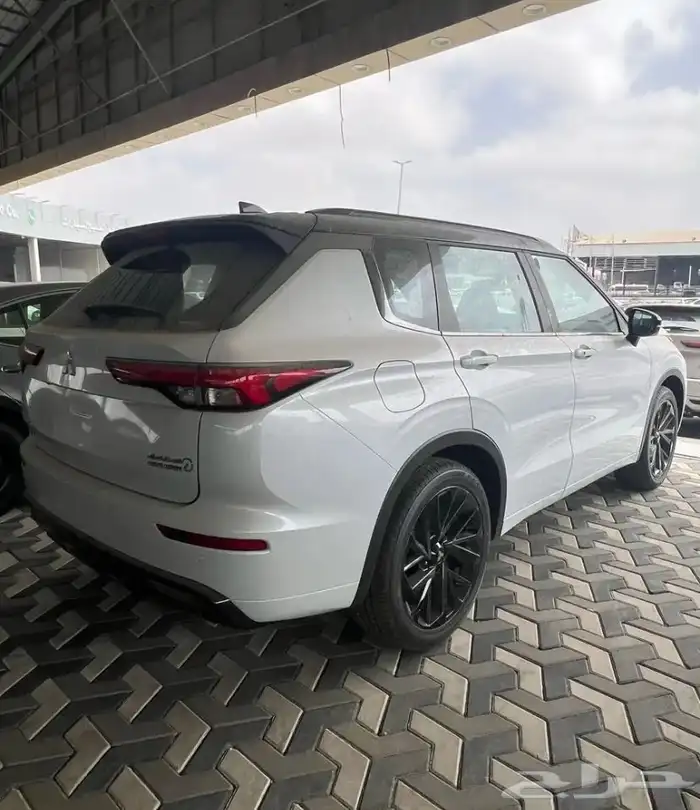 ميتسوبيشي اوتلاندر 2025 بلاك ايدشن فل كامل 1