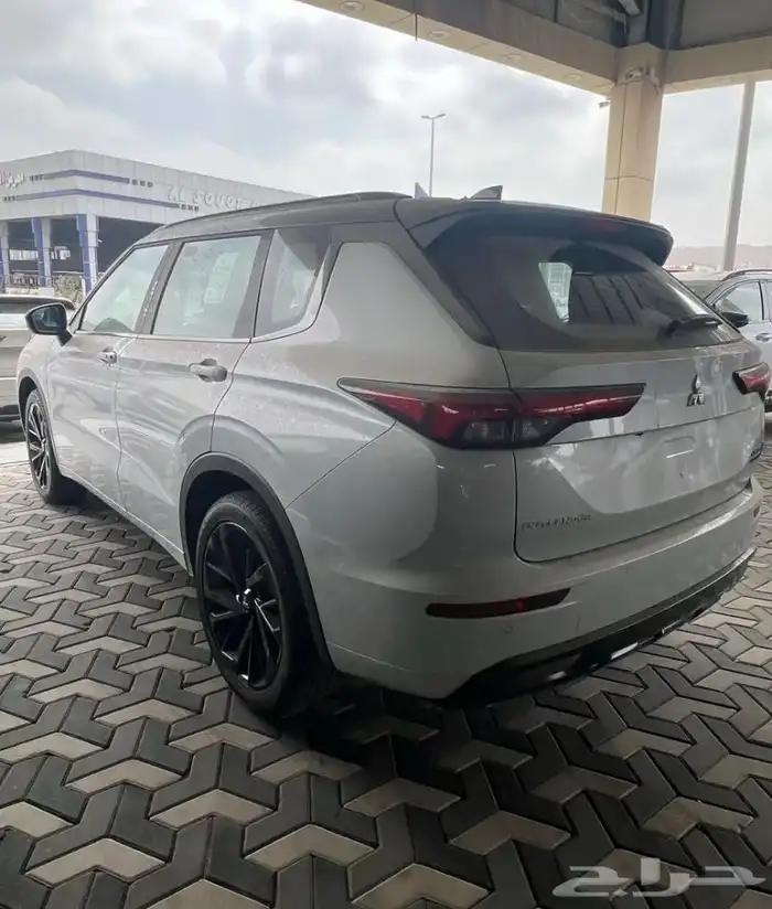 ميتسوبيشي اوتلاندر 2025 بلاك ايدشن فل كامل 2