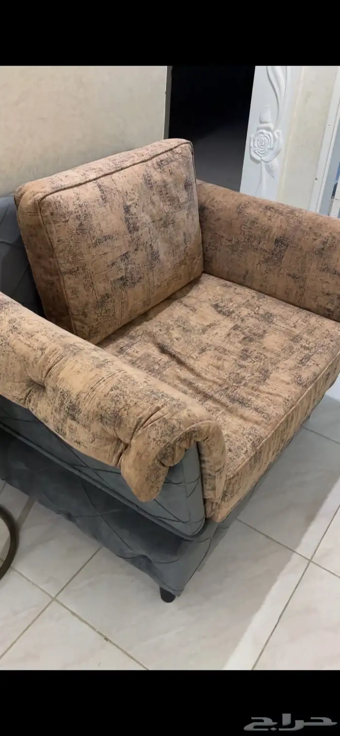 كنب بحالة الوكالة حرف L . السعر 700 قابل للتفاوض 3