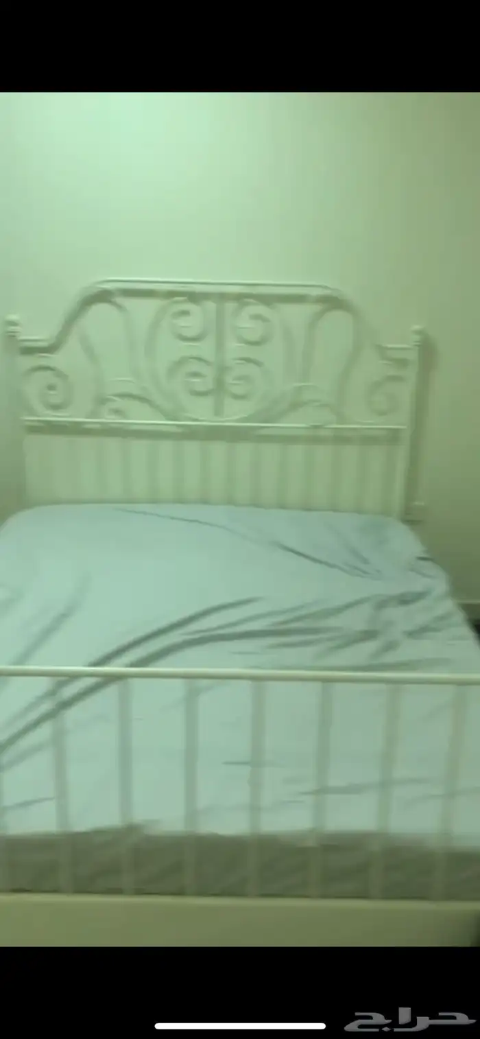 للبيع سرير من ايكيا 0