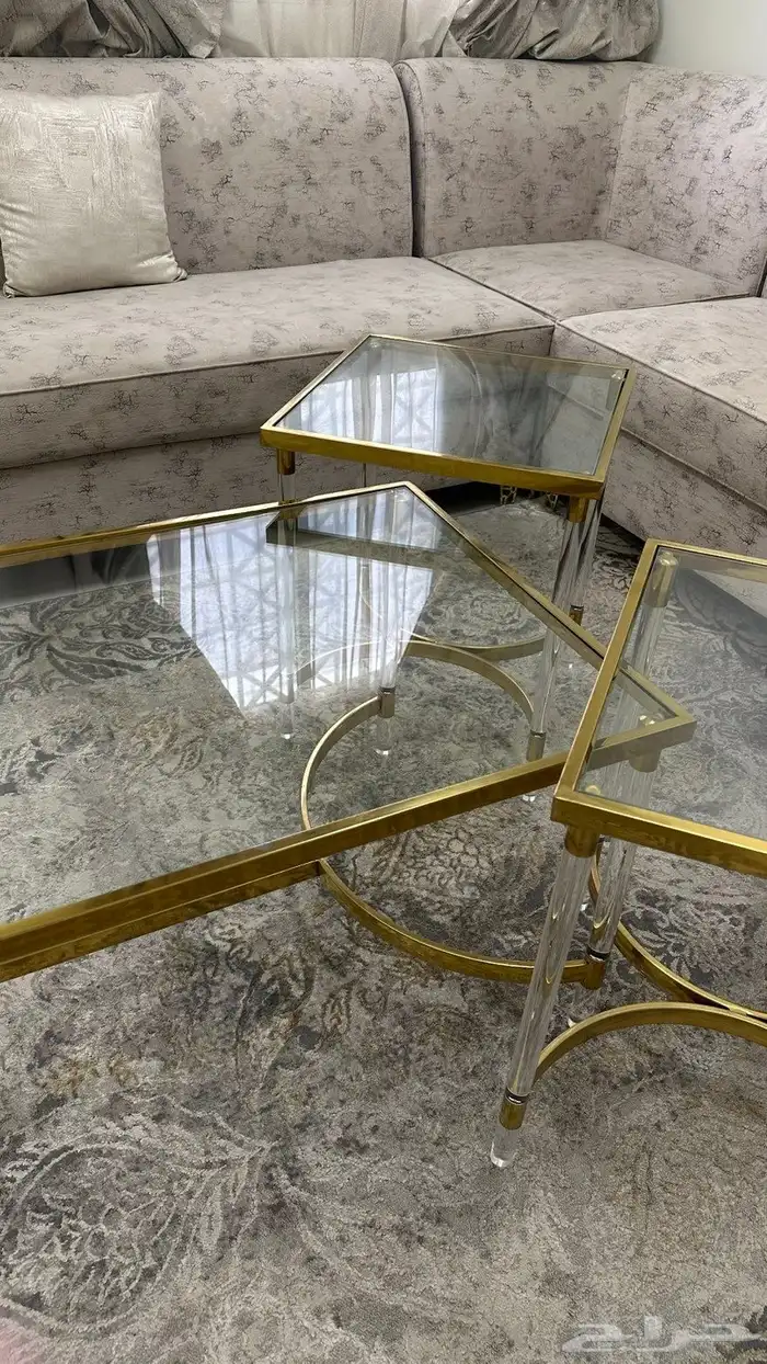 للبيع طاوله نظيفه جدا 1