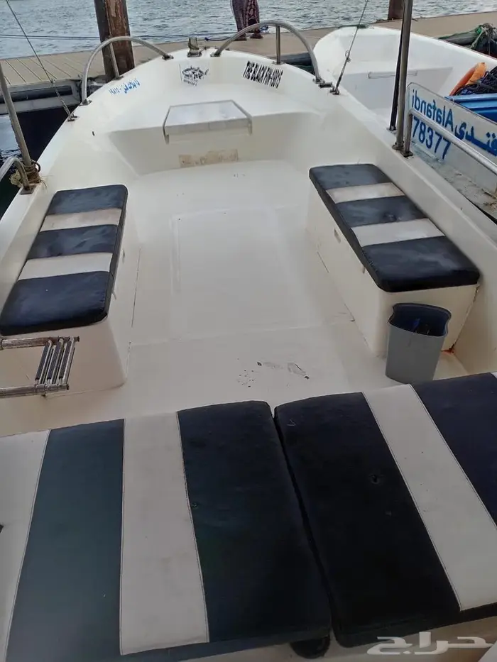 قارب نزهه للرحلات 0