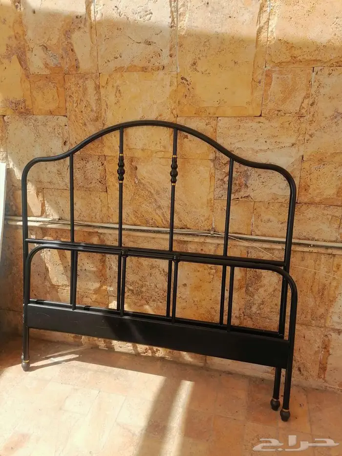 سرير حديد مفكوك فقط مرايه زجاج 2