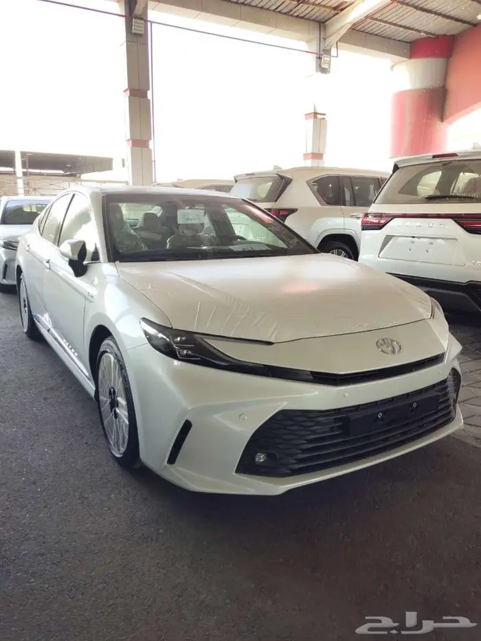 تويوتا كامري LE هايبرد موديل 2025 0
