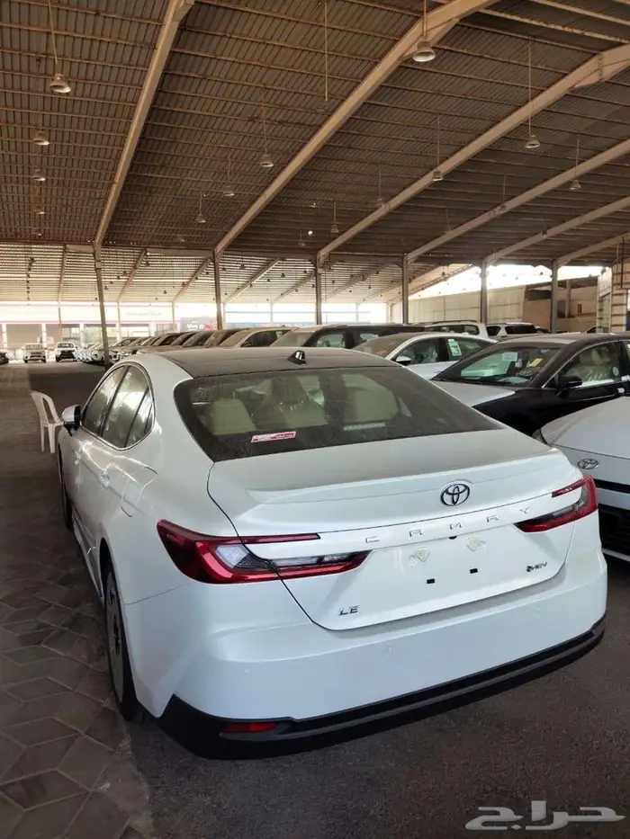 تويوتا كامري LE هايبرد موديل 2025 1