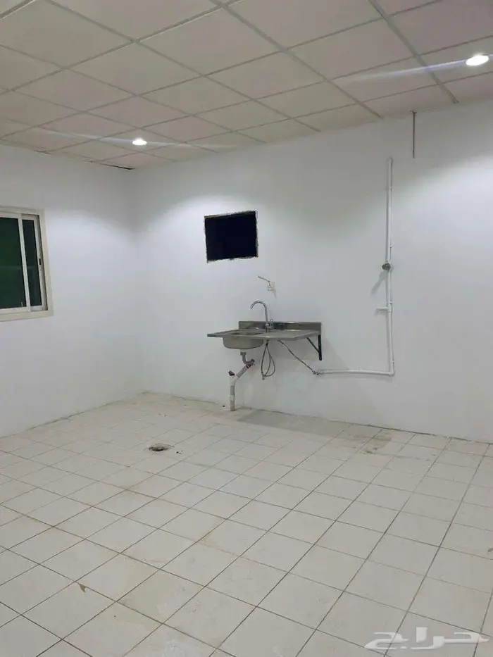 للإيجار شقه بحي النهضة قريبة من طريق خريص وسلمان الفارسي 0