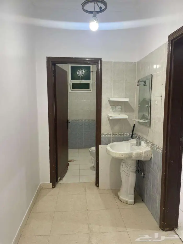 للإيجار شقه بحي النهضة قريبة من طريق خريص وسلمان الفارسي 4