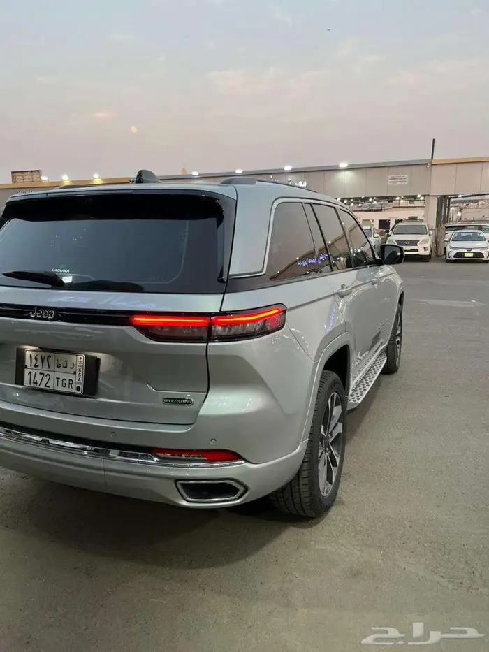 جيب جراند شيروكي 2023 فل كامل 4