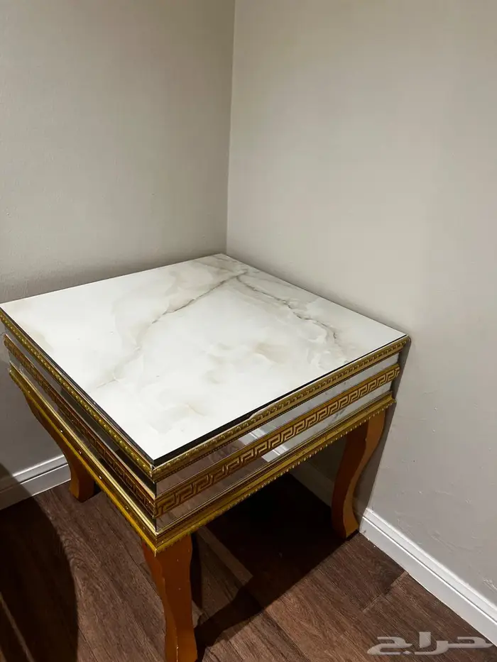 3 طاولات رخامية للبيع 1