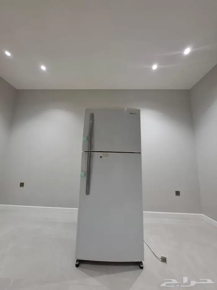 ثلاجة هيتاشي مستخدمة نظيفة 0