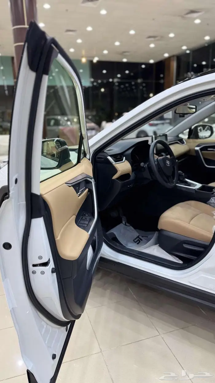 تويوتا رافور XLE 2025 4