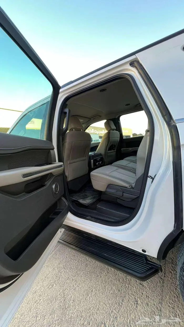 فورد اكسبديشن XLT موديل 2019- معرض خلف للسيارات 8