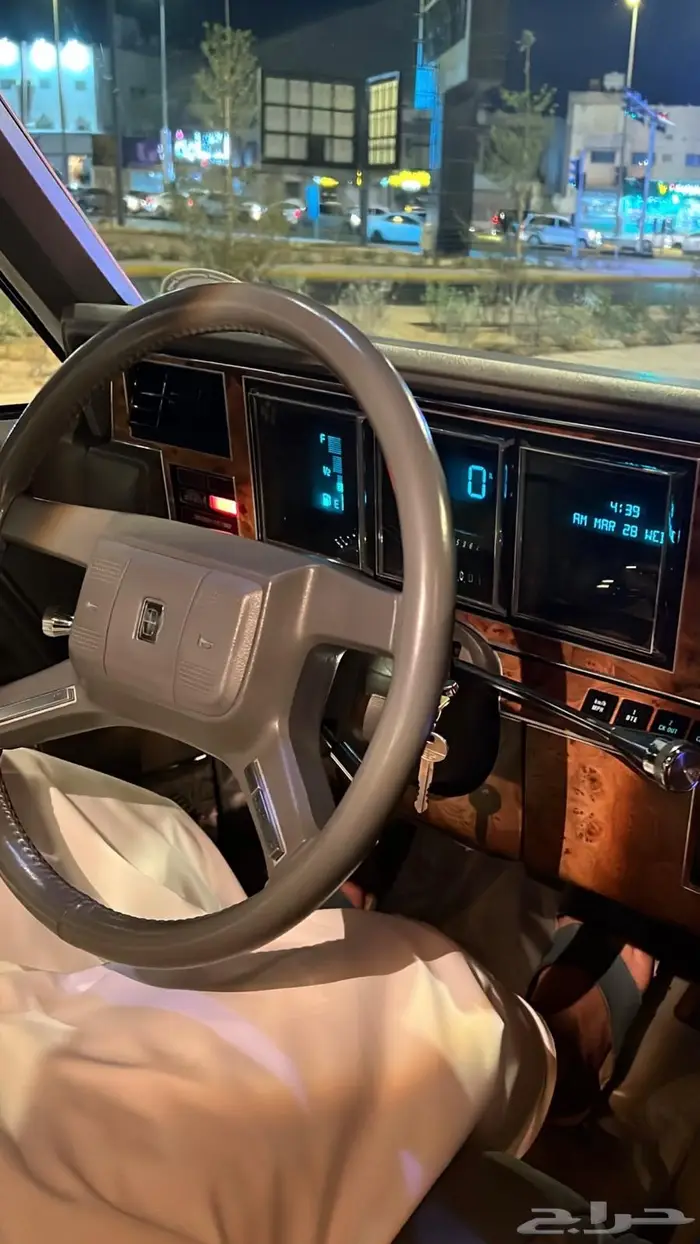 لينكون كاديلاك 1986 مخزن وكالة ( مواصفات خاصة )للبيع . إيجار 21