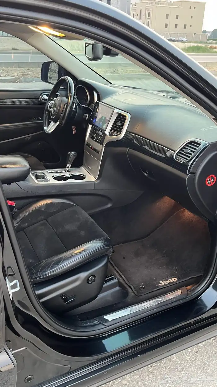 جيب جراند شروكيSRT 13