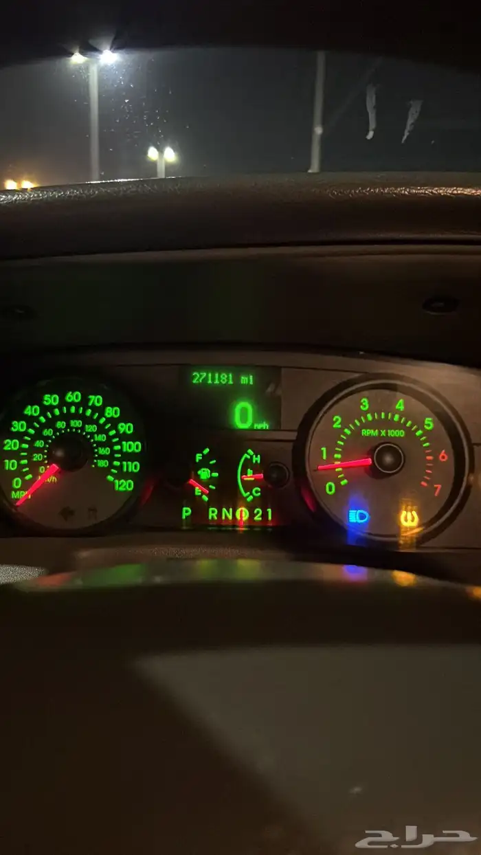 للبيع فورد ماركيز شريته ماشي 5000 بدي وكاله 7