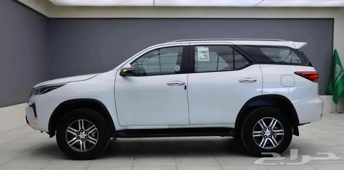 تتوفر فئات تويوتا فورتشنر لمبيعات البنوك ديزل بنزين بدون ربح 10