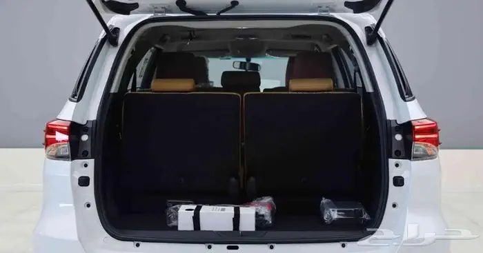 تتوفر فئات تويوتا فورتشنر لمبيعات البنوك ديزل بنزين بدون ربح 13