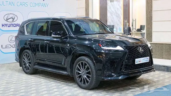 لكزس سبورت ال اكس570 مديل 2023 اسود داخلي احمر 1