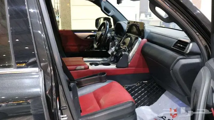 لكزس سبورت ال اكس570 مديل 2023 اسود داخلي احمر 7