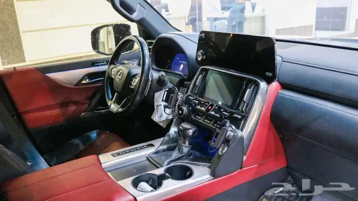 لكزس سبورت ال اكس570 مديل 2023 اسود داخلي احمر 6