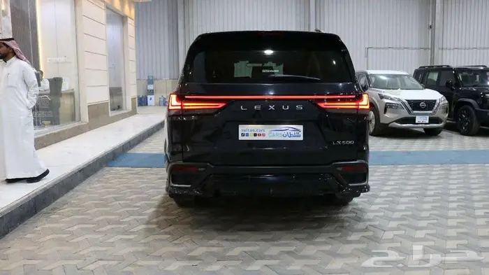 لكزس سبورت ال اكس570 مديل 2023 اسود داخلي احمر 4