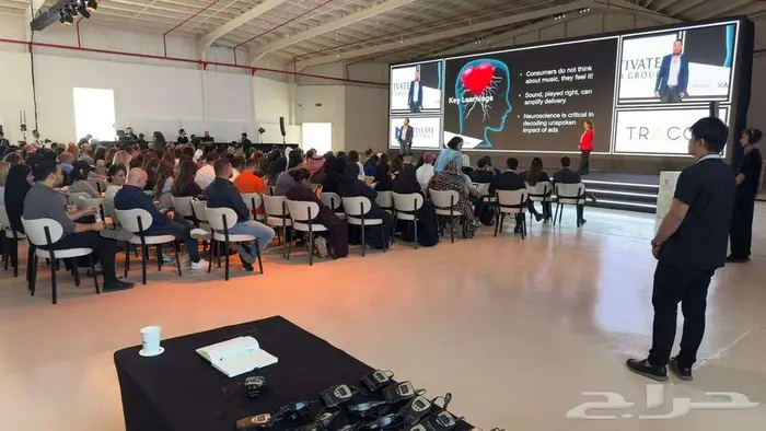 ترجمة فورية في السعودية (تأجير معدات أو مترجمين فوريين) 4