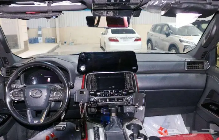 لكزس سبورت ال اكس570 مديل 2023 اسود داخلي احمر 9