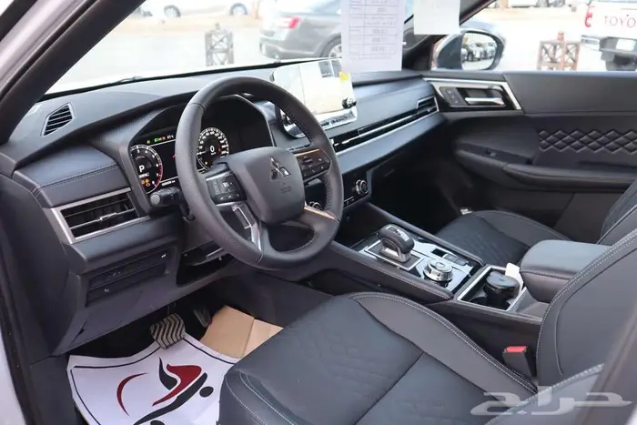 ميتسوبيشي اوتلاندر 2025 بلاك سام 13