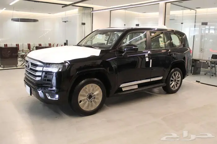 تويوتا لاندكروزر GXR L3 2025 1