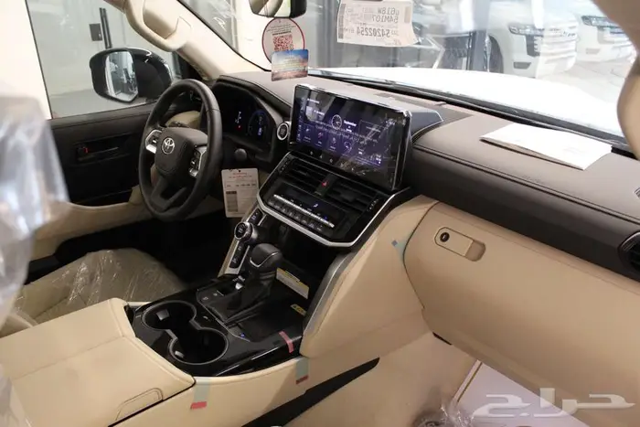 تويوتا لاندكروزر GXR L3 2025 10