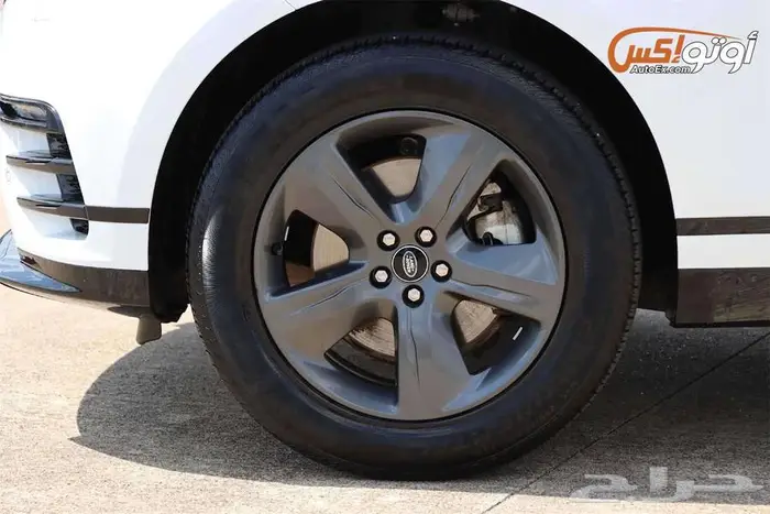 2025 لاند روفر رينج روفر فيلار دايناميك SE 5