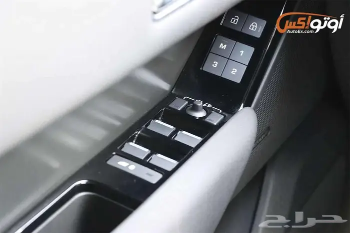 2025 لاند روفر رينج روفر فيلار دايناميك SE 12