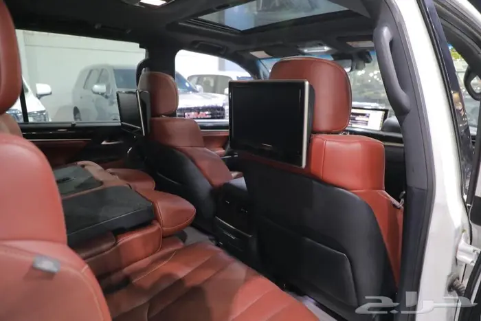 ليكزس LX 570 S فل كامل سبورت فتحة سقف جلد موديل 2019 11