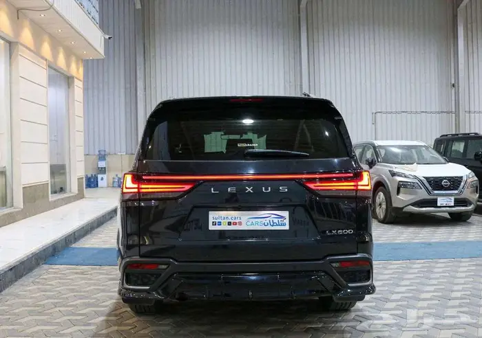 لكزس سبورت ال اكس570 مديل 2023 اسود داخلي احمر 2